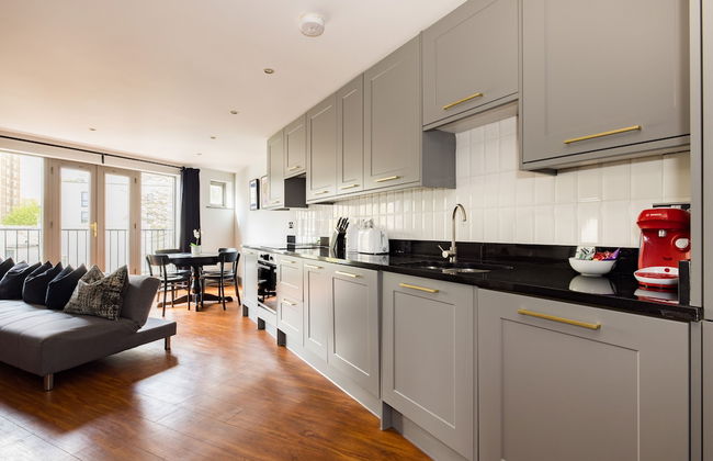 Spacious 2 Bed - Battersea High Street - Photo 14