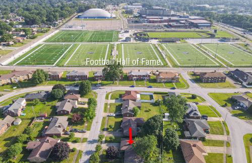 Sideline Sanctuary: Cozy Nights, Game Day Lights - Foto 55