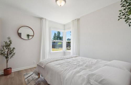 Spacious 5B2B home 5 min to airport with AC, Game Room, WiFi, Parking - Photo 7