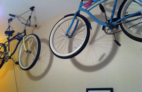 Near bustling Magazine St with bikes - Foto 3