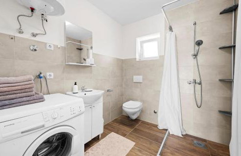 Cozy Apartment In Dragisici With Wifi - Photo 22