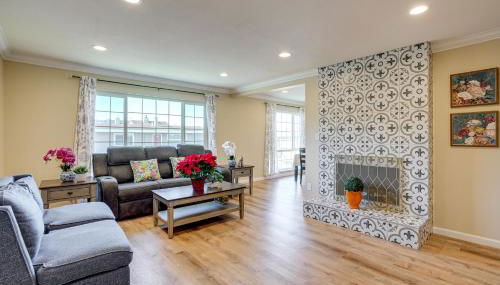 Easy SF Access! Spacious Family Home with Yard - Foto 2