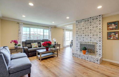 Easy SF Access! Spacious Family Home with Yard - Foto 2