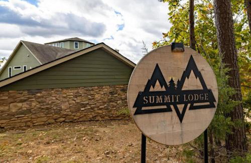 Riverbend Lodge Spacious Riverfront Home with Hot Tub Pool & Mountain view - Foto 7