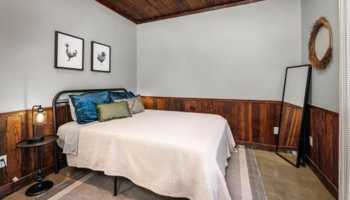 River Access Pet Friendly Fishing Sleeps 4 - Photo 3