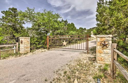 Ladera Wimberley Estate on 13 Acres with Hot Tub - Foto 33