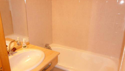 Charmant appart rénové 4 pers, balcon sud, plein centre, proche ski et piscine! - FR-1-342-187 - Foto 5