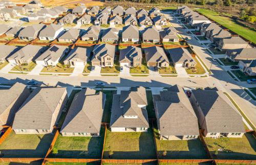 Luxurious 4-Bed Home with Pool Table & Nearby Pool - Foto 45