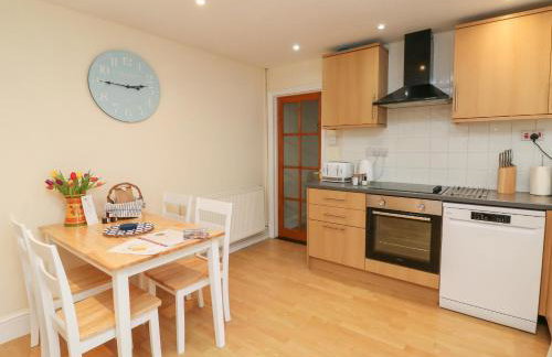 Courtyard Cottage - Photo 6