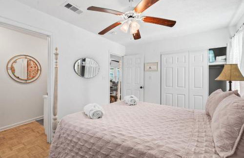 Seaside Sunrise: A Peaceful Escape by the Ocean - Photo 17