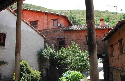 Charming House in Robledillo de Gata with Fireplace and Terrace - Foto 17