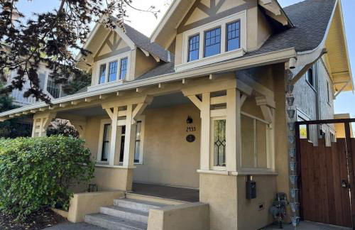 Gorgeous Eccentric Family Home with Cowboy Pool - Foto 62