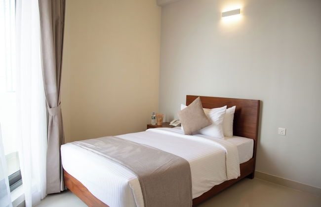 Marine Suites - Photo 10