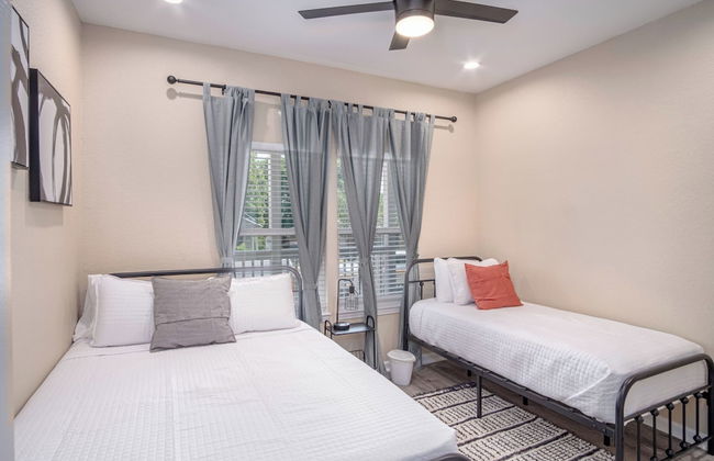 Beautiful Fenced 3BR 2BA Near Exciting Downtown - Foto 8