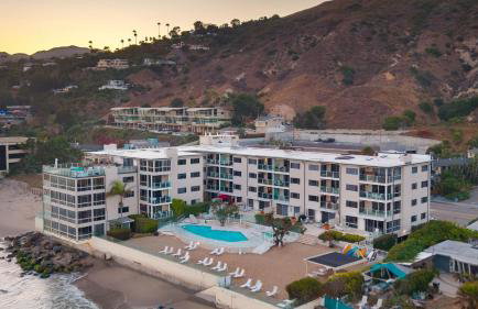Oceanfront Gem w Balcony Pool Hot Tub Carbon Beach Access Bluewater Haven by AvantStay - Photo 28