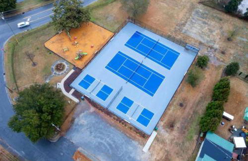 Roberson House Private Pool Walk to DT Sleeps 12 - Foto 33