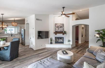 New Listing! Stylish 4 Bdrm W/pool and Game Room - Foto 6