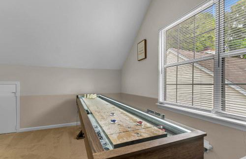 Country Haven - Hot Tub & Pool! Game Room, King Beds, Mins 2 dwtn - Foto 42