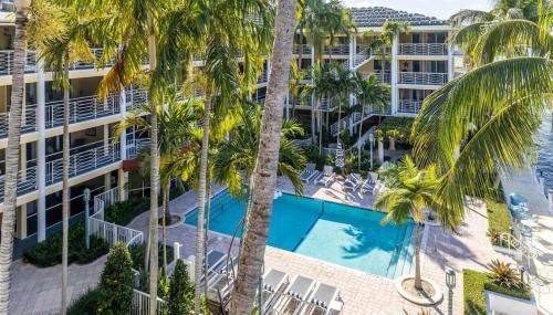 Serene Waterfront 2BR 2BA with Intracoastal Views, Pool, Balcony, Parking - Foto 3, sunbed