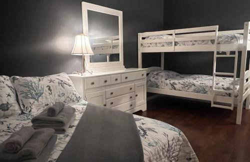 NY-NJ Tennis Suites - Sleeps 40 - 15 Mins to NYC - Foto 65