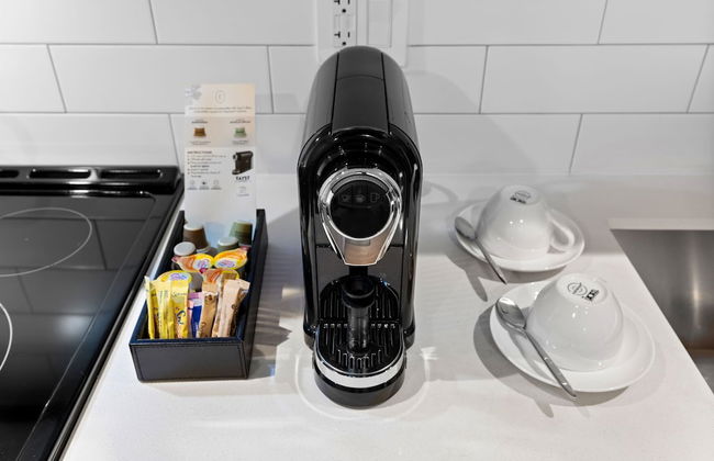 Apt with Stunning View at Downtown Miami - Photo 9