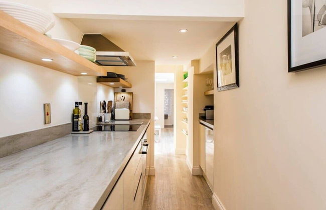 Delightful 2 Bed in Notting Hill - Near the Tube - Photo 6