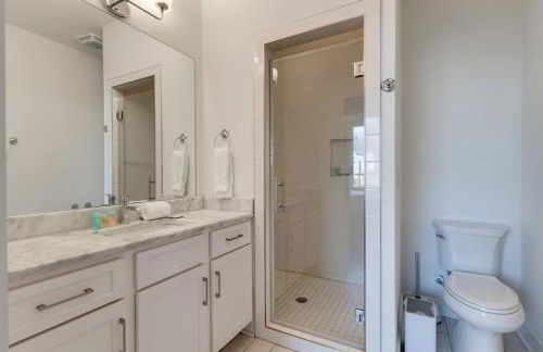 Epic Location- Steps from 12th S, Sleep12 - Foto 13