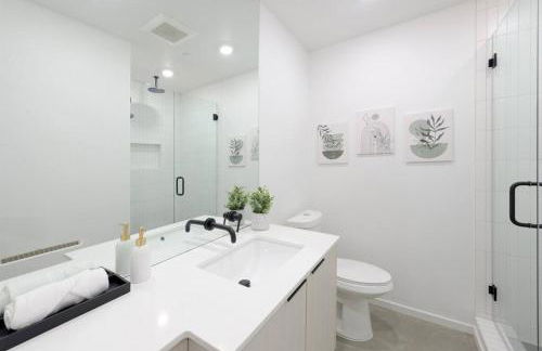 Seattle Charm, near university,3 BR,W&D, fast wifi - Photo 27