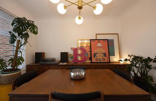 Cosy mid century Stockport with views, dog walks, woodburner - Foto 37