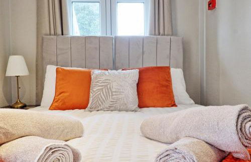 Large 5-Bedroom Home, Perfect for Long Stays & Team Accommodation - Foto 30