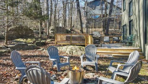 3BR, Lakeview, Hot Tub, Nintendo Switch - Deer Haven Poconos Retreat - Foto 3, Garden view