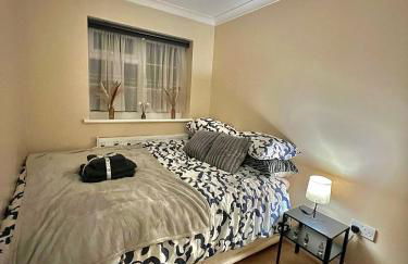 Cosy Stylish Guest House with Private Patio and Gym Gear - Foto 14