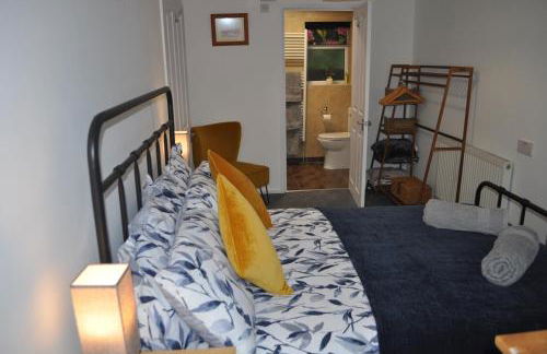 Cozy & Self Contained Garden Bungalow - Foto 11