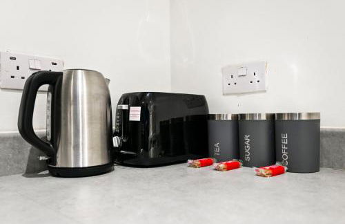 Swan's Place - Large 4bed home, Sleeps 9, Parking x2 & Games room - Foto 38