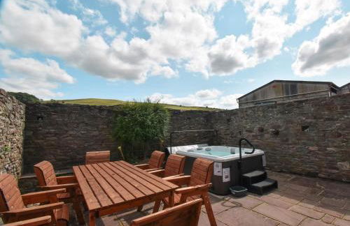 5 Bed in Lower Chapel 90660 - Photo 3