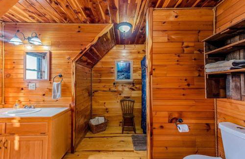 Lodge at OZK Ranch- Incredible mountaintop cabin with hot tub and views - Photo 12