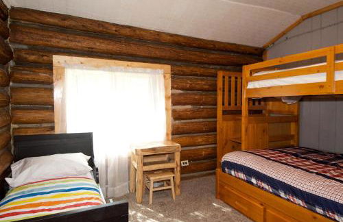 Remington Retreat by KABINO Dog Friendly FirePit Sleeper Sofa WiFi Grill - Foto 6