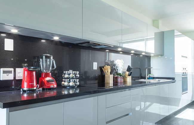 Fabulous & Exclusive Apartments With Sea View Pool BBQ Garden - Photo 12