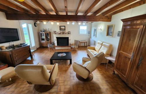 Spacious house with large garden in Valdivienne - Foto 15