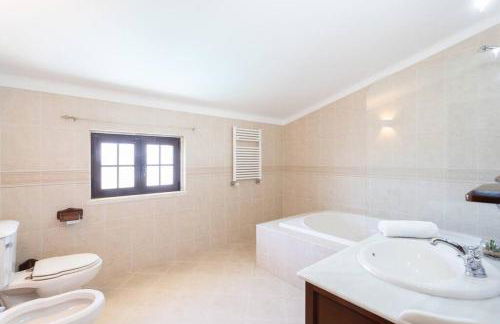 Aroeira Sunny Villa - Heated Pool extra cost - Foto 39