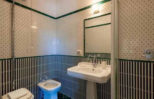 6 Bedroom Beautiful Home In Treia - Foto 38