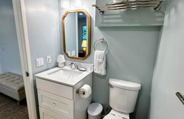 R8 Luxury Bretton Woods Ski-In Ski-out townhome next to beginner ski area w fast wifi and keyless entry - Foto 58