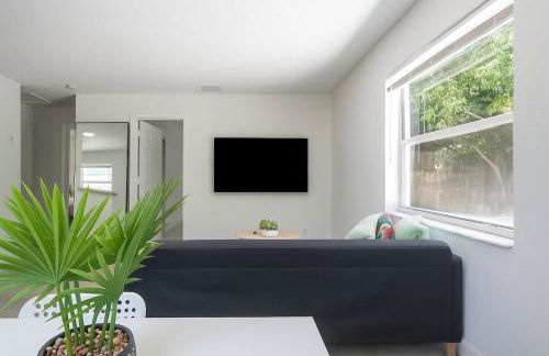 Comfy 2BR Apartment Near Las Olas with Patio, BBQ and FREE PARKING - Foto 1