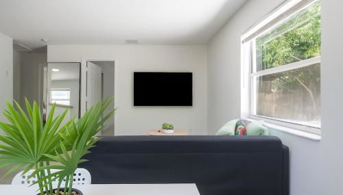 Comfy 2BR Apartment Near Las Olas with Patio, BBQ and FREE PARKING - Foto 1