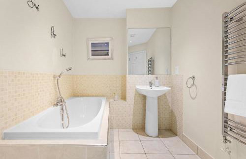 Sovereign House - Close to harbour with parking - Foto 52