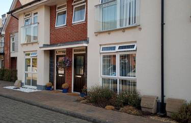 Quayside Home with Seperate Bar and optional access to Beach Hut - Foto 3