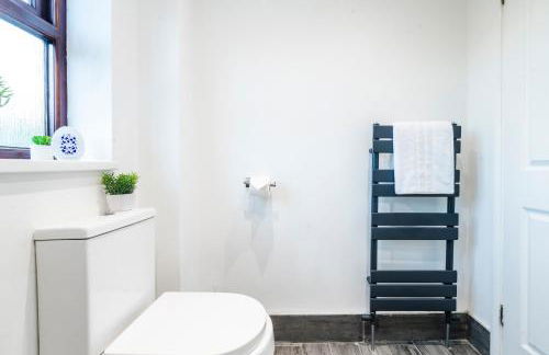 Free parking, Private Garden and Netflix, Charming Elegant 2 bedroom House Nottingham - Photo 23