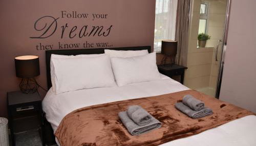 1FG Dreams Unlimited Serviced Accommodation- Staines - Heathrow - Foto 1, towels