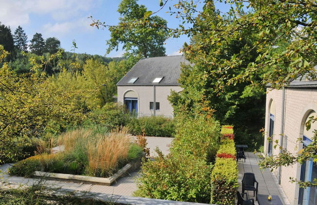 Modern Apartment in Belgium With Bubble Bath - Photo 27