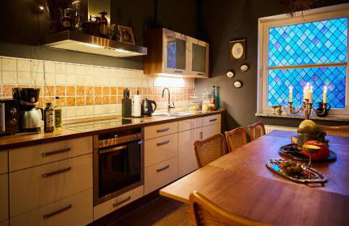 Wizard Apartment Hamburg - 3 Schlafzimmer - 156 qm mit Dachterrasse - bis 10 Personen - Dusche & Badewanne - Küche - Smart TV - kostenloser Parkplatz - Foto 26